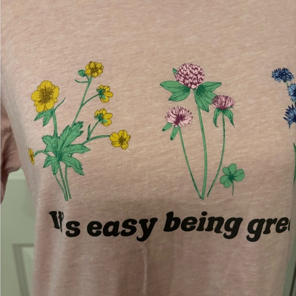 "Its Easy Being Green" floral pink basic tee size XL - Picture 5 of 10